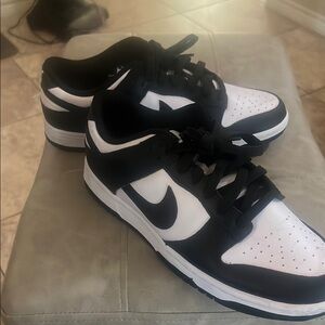 Nike Men's Black and White Sneakers
